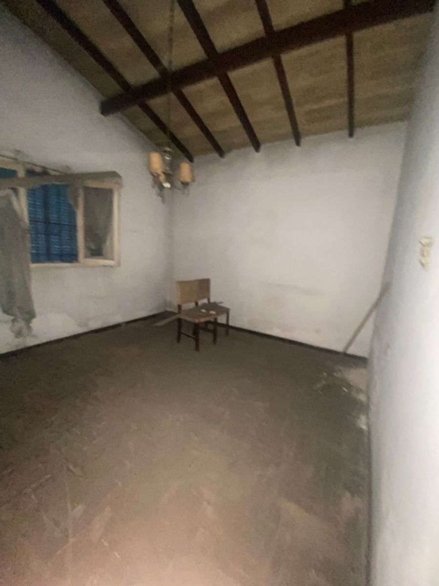 CASA DE 3 AMBIENTES A REFACCIONAR EN VENTA - CASTELAR NORTE - 9