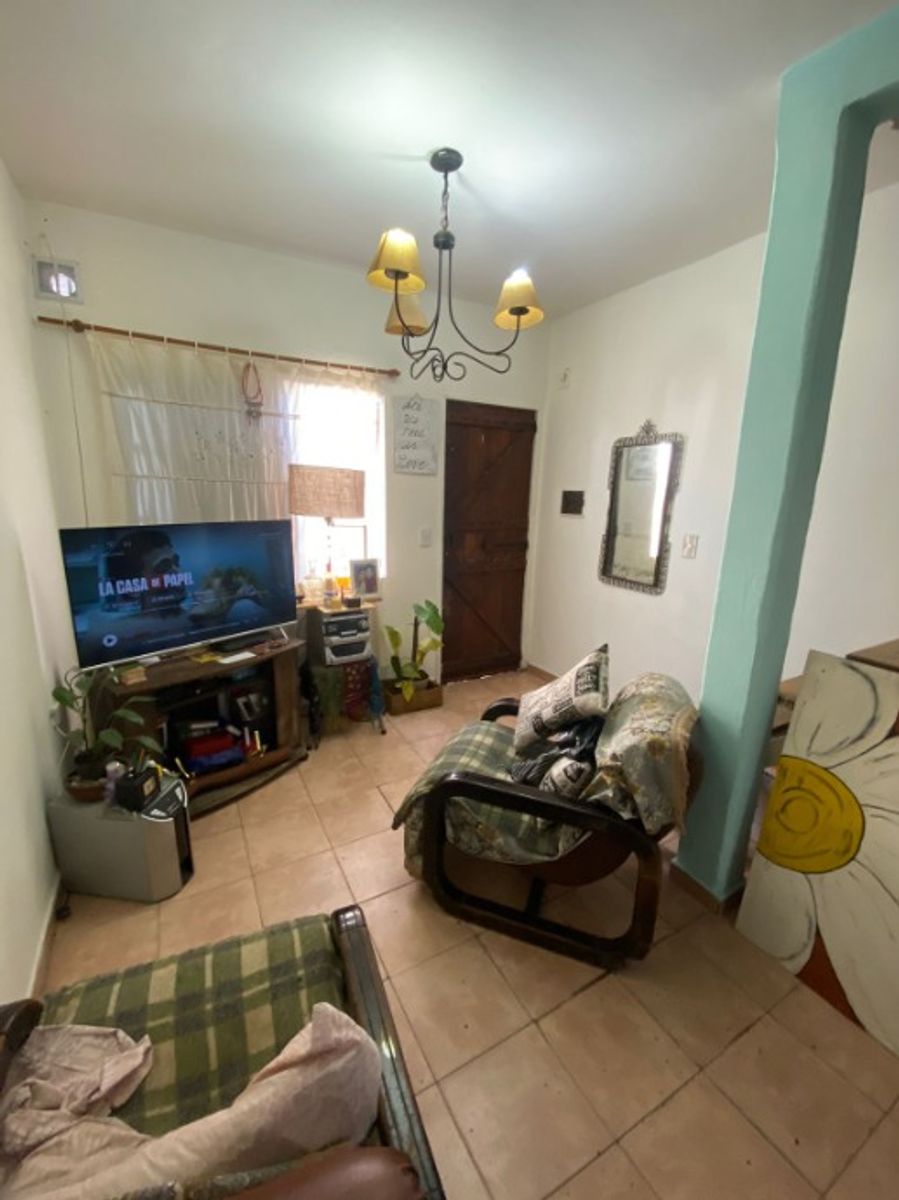 TRIPLEX DE 4 AMBIENTES EN VENTA - VILLA LUZURIAGA - 2