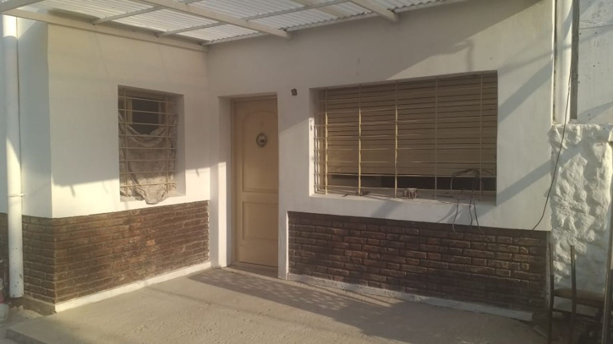 CASA PH DE 3 AMBIENTES EN VENTA - MORON CENTRO - 1