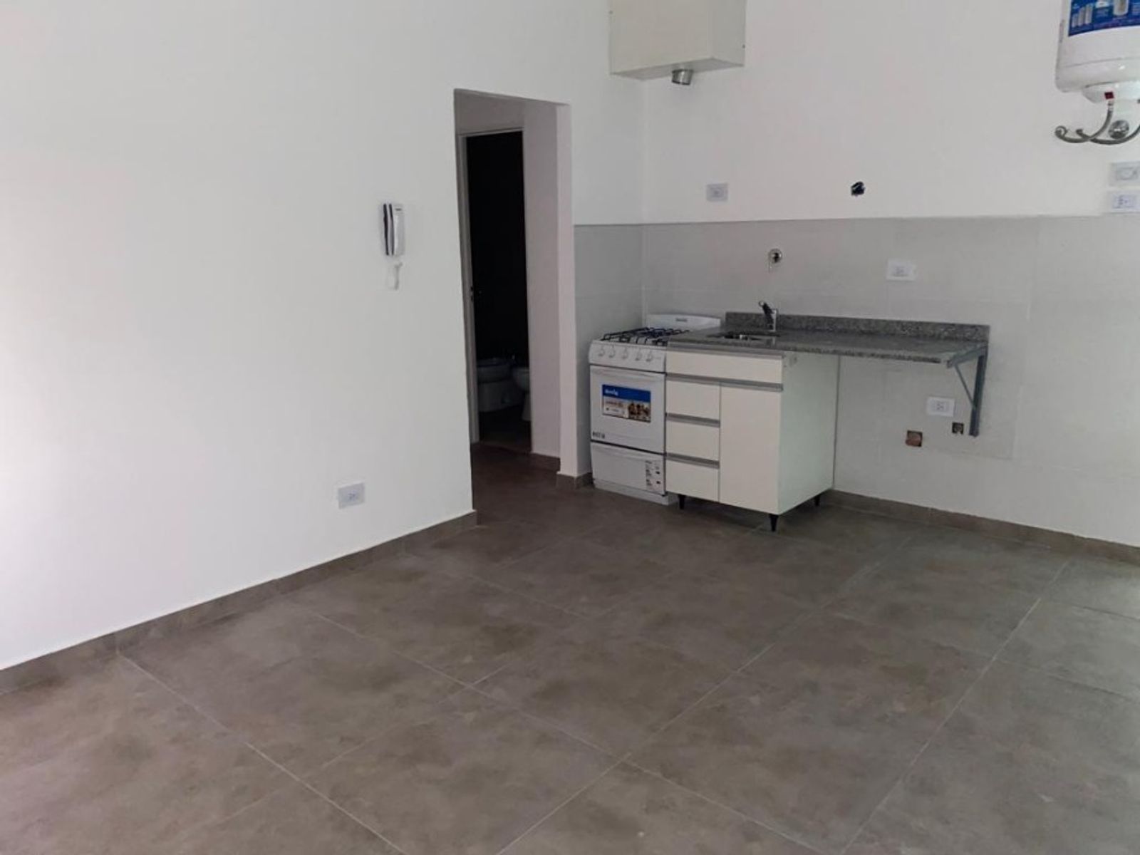 DEPARTAMENTO DE 2 AMBIENTES AL CONTRAFRENTE CON TERRAZA - 4