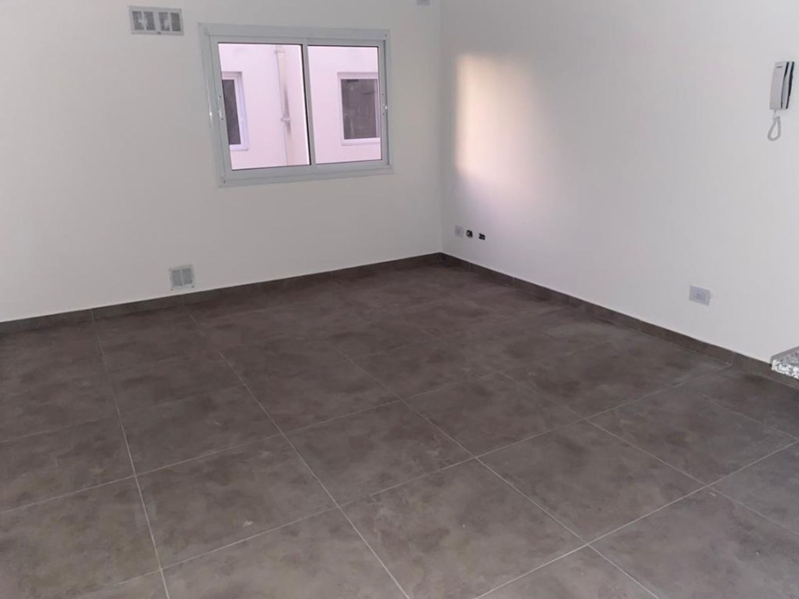 DEPARTAMENTO DE 2 AMBIENTES AL CONTRAFRENTE CON TERRAZA - 6