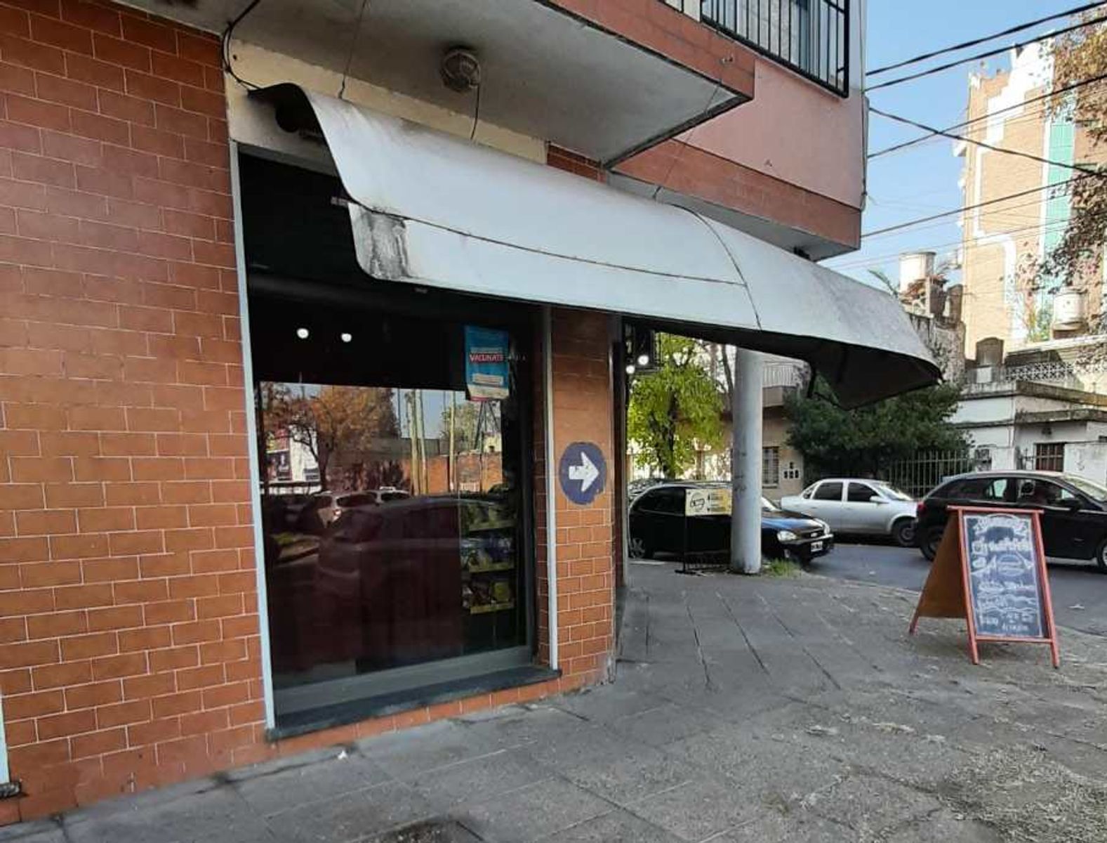 LOCAL COMERCIAL SOBRE ESQUINA - 2