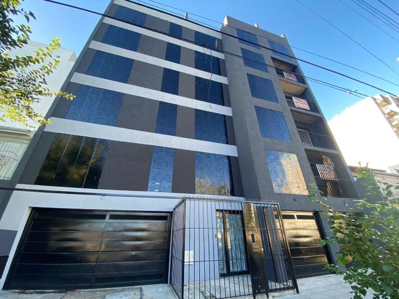 DEPARTAMENTOS DE 2 AMBIENTES C/ BALCON - COCHERAS OPCIONALES - 1