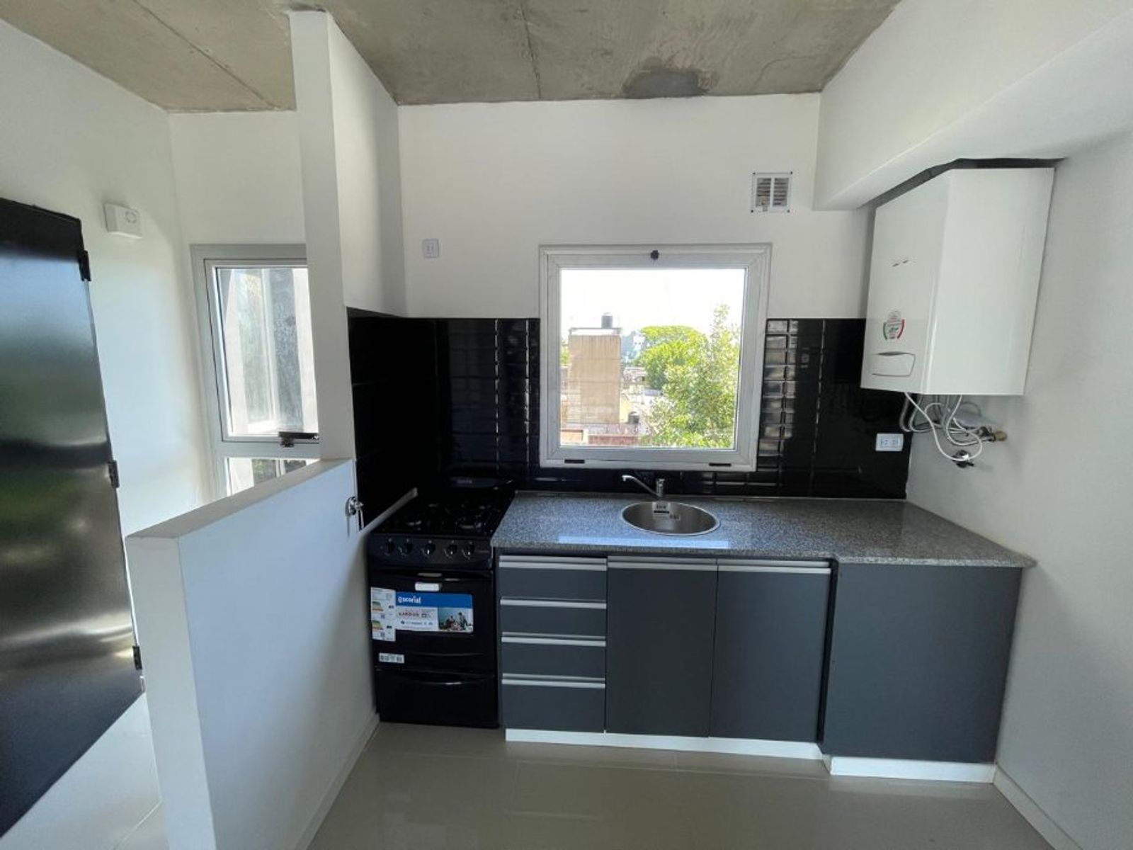DEPARTAMENTOS DE 2 AMBIENTES C/ BALCON - COCHERAS OPCIONALES - 7