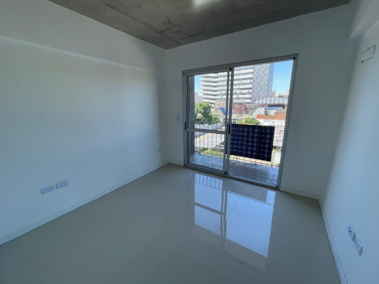 DEPARTAMENTOS DE 2 AMBIENTES C/ BALCON - COCHERAS OPCIONALES - 9