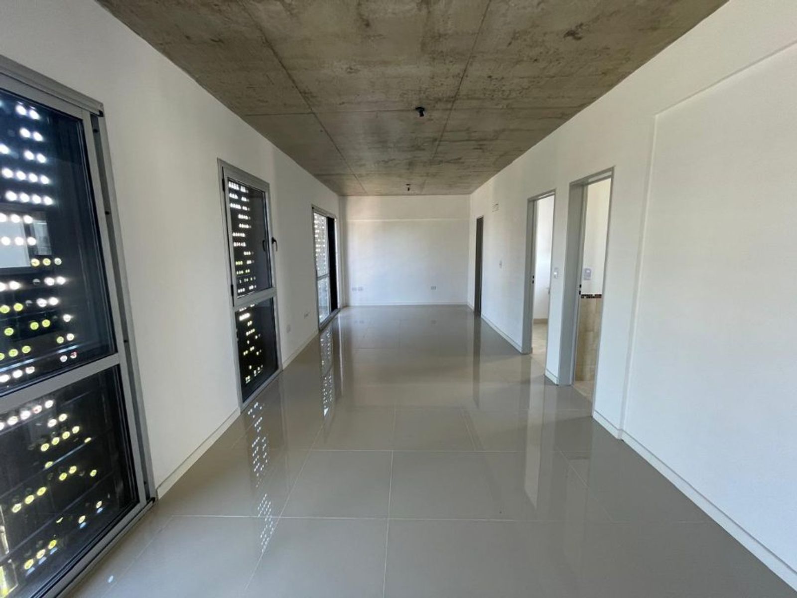DEPARTAMENTOS DE 2 AMBIENTES C/ BALCON - COCHERAS OPCIONALES - 11