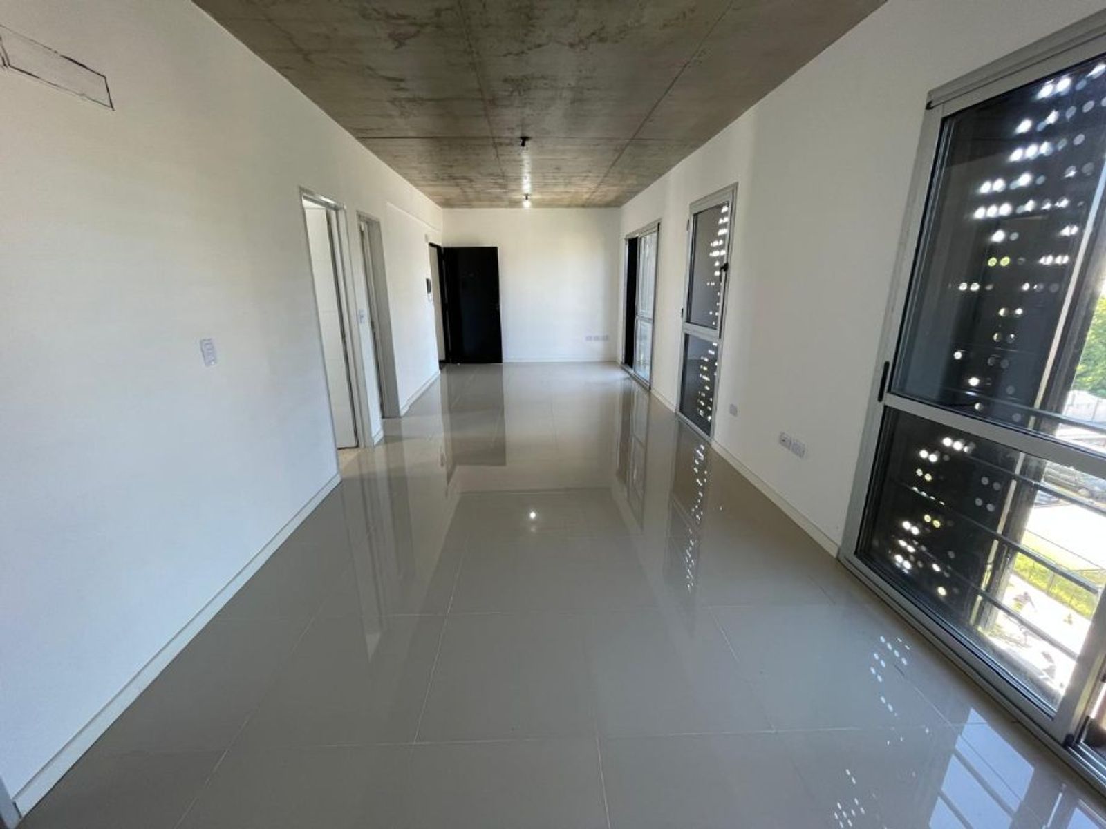 DEPARTAMENTOS DE 2 AMBIENTES C/ BALCON - COCHERAS OPCIONALES - 12