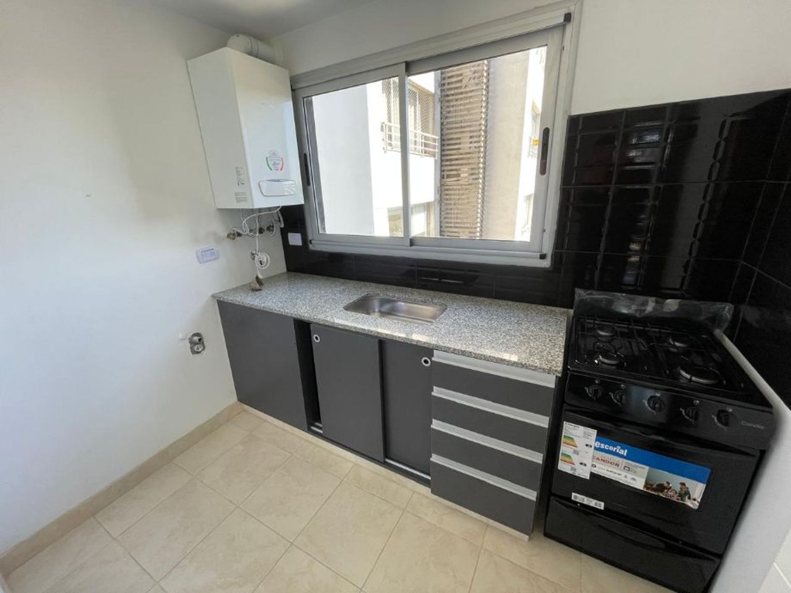 DEPARTAMENTOS DE 2 AMBIENTES C/ BALCON - COCHERAS OPCIONALES - 16