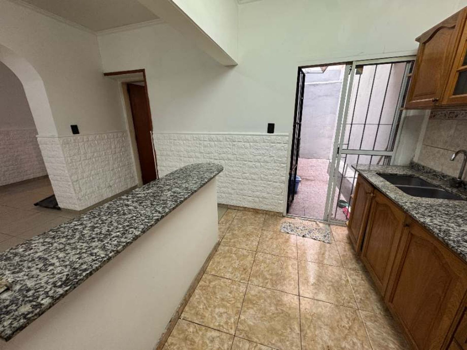 CASA PH DE 3 AMBIENTES EN VENTA - MORON CENTRO - 1