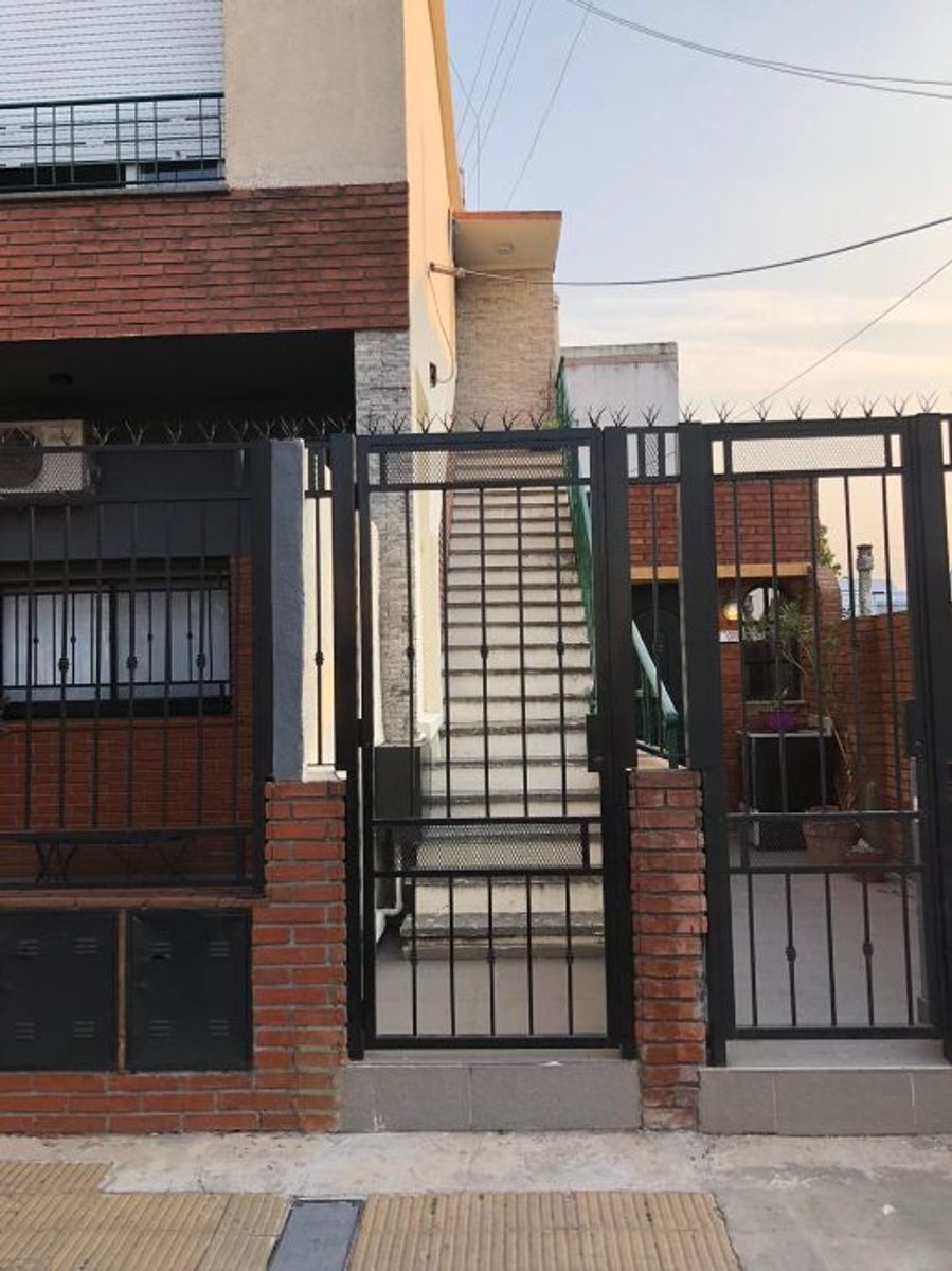 CASA PH EN VENTA EN PRIMER PISO - 2
