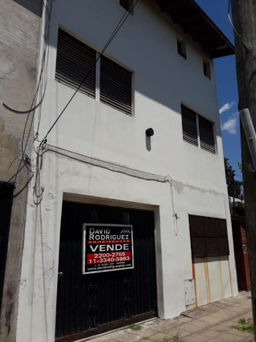 CHALET DE 4 AMBIENTES EN VENTA - MORON - 1
