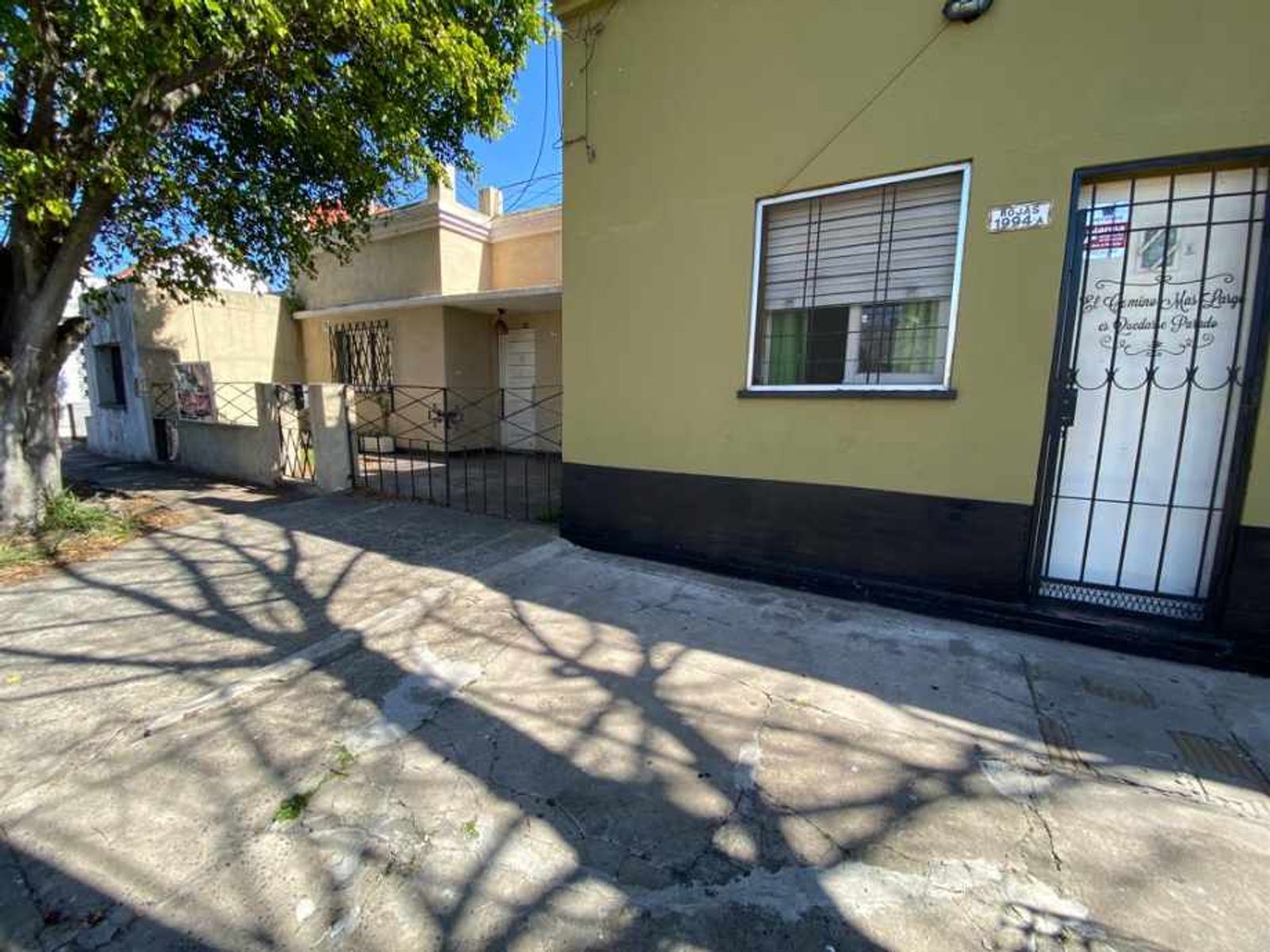 CASA AMERICANA IDEAL DOS FAMILIAS EN VENTA - CASTELAR NORTE - 2