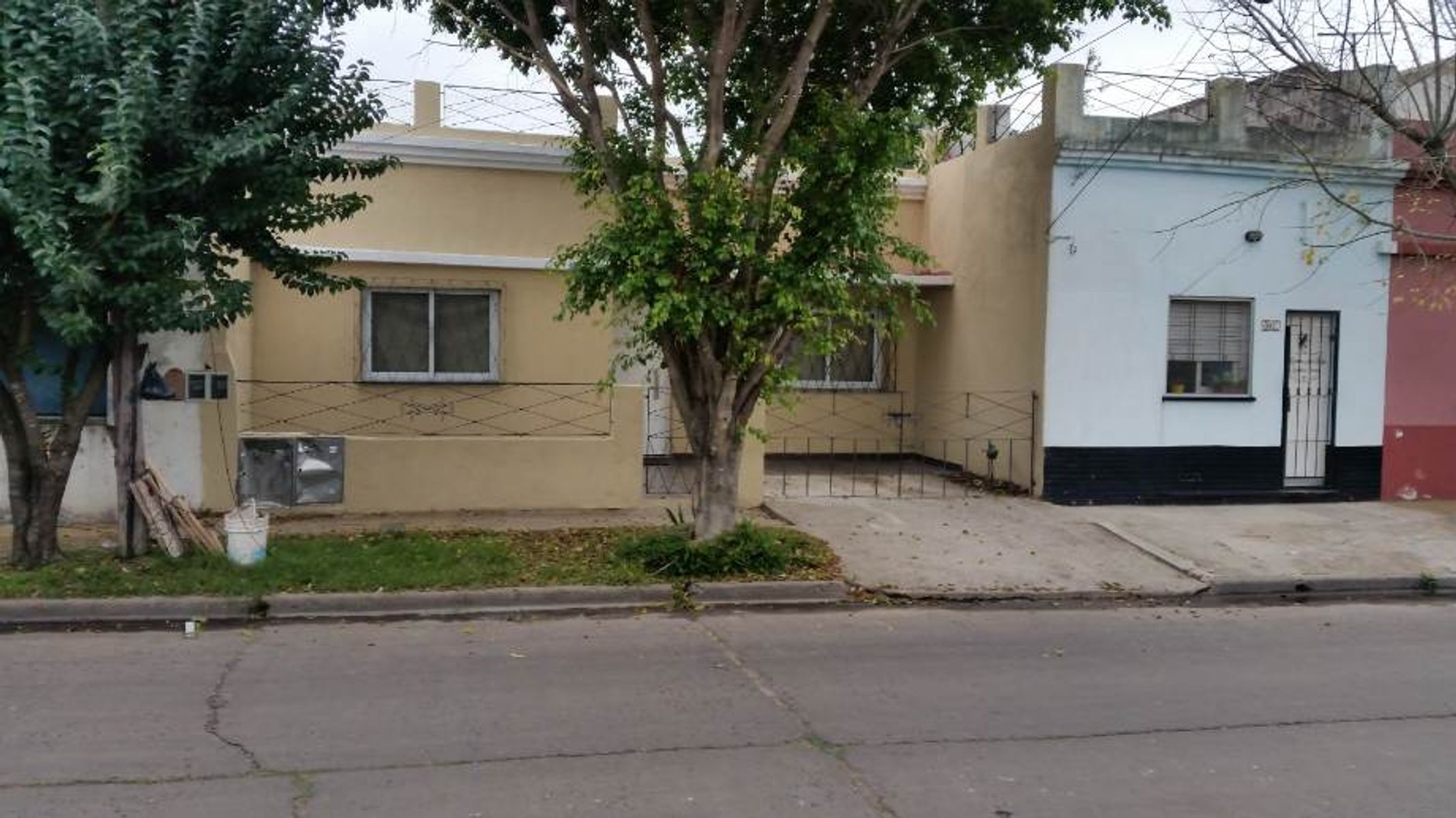 CASA AMERICANA IDEAL DOS FAMILIAS EN VENTA - CASTELAR NORTE - 3