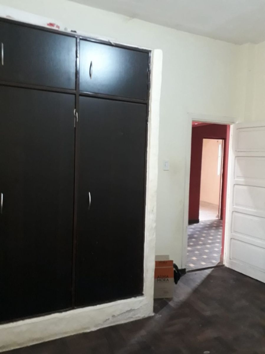 CASA AMERICANA IDEAL DOS FAMILIAS EN VENTA - CASTELAR NORTE - 4