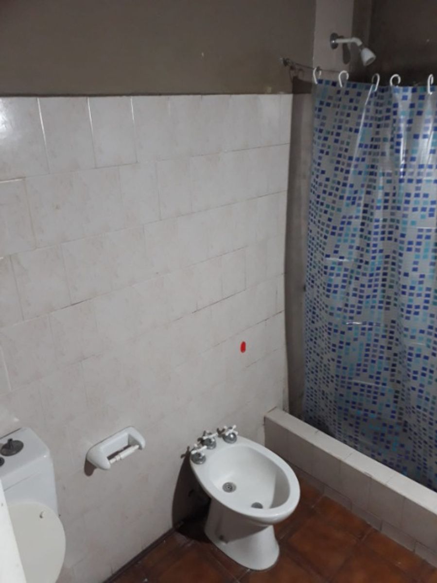 CASA AMERICANA IDEAL DOS FAMILIAS EN VENTA - CASTELAR NORTE - 13