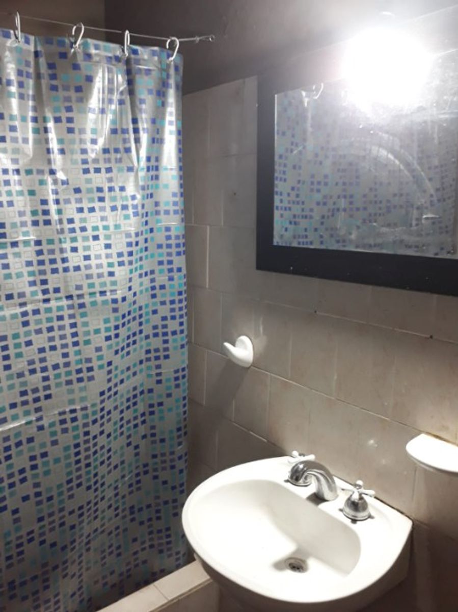 CASA AMERICANA IDEAL DOS FAMILIAS EN VENTA - CASTELAR NORTE - 16