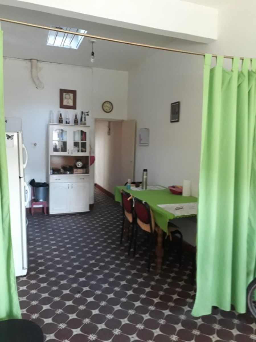 CASA AMERICANA IDEAL DOS FAMILIAS EN VENTA - CASTELAR NORTE - 22