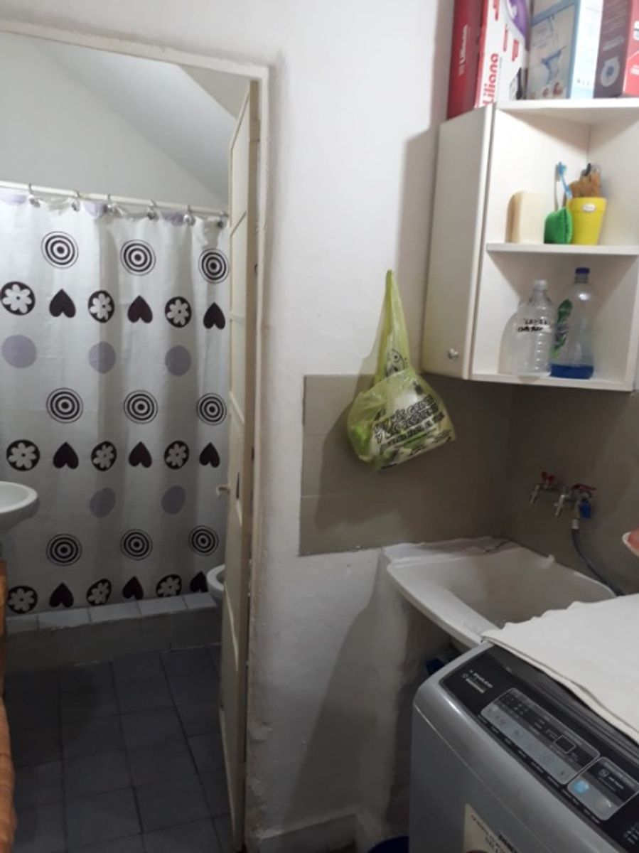 CASA AMERICANA IDEAL DOS FAMILIAS EN VENTA - CASTELAR NORTE - 26