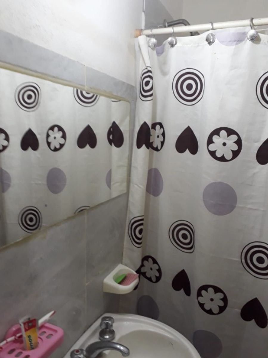 CASA AMERICANA IDEAL DOS FAMILIAS EN VENTA - CASTELAR NORTE - 27