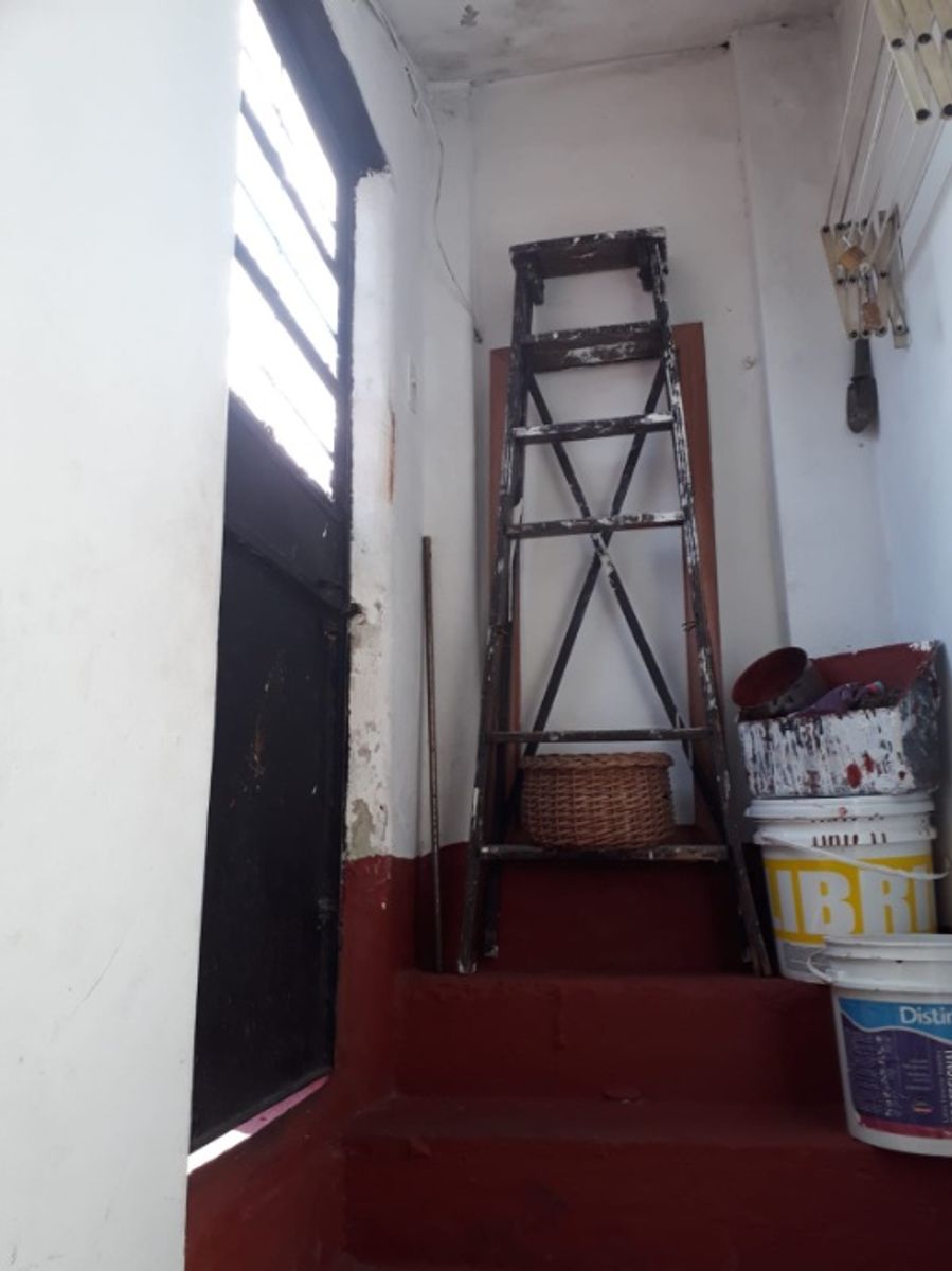 CASA AMERICANA IDEAL DOS FAMILIAS EN VENTA - CASTELAR NORTE - 30