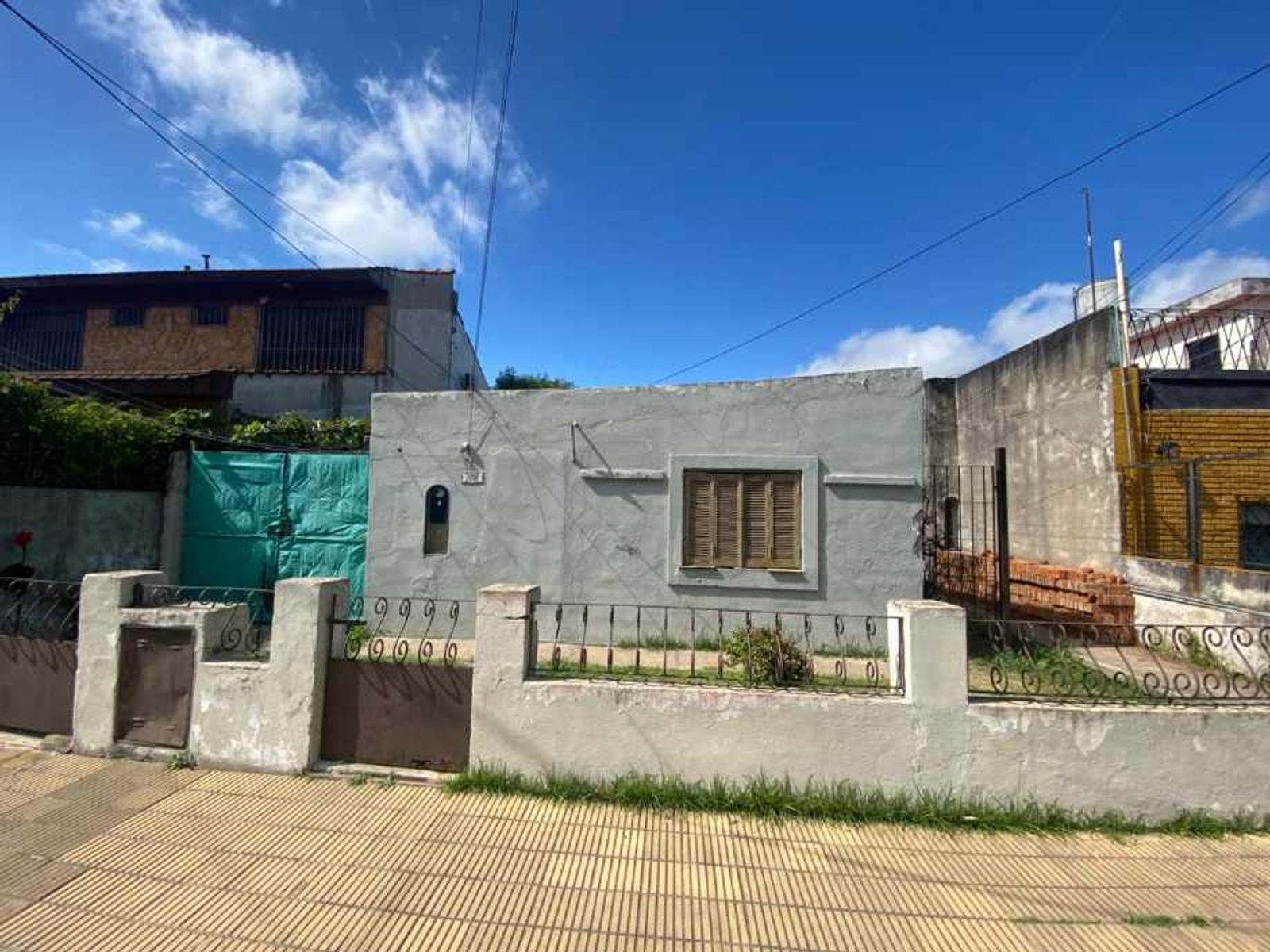 CASA MUTIFAMILIAR EN VENTA - CASTELAR NORTE - 2