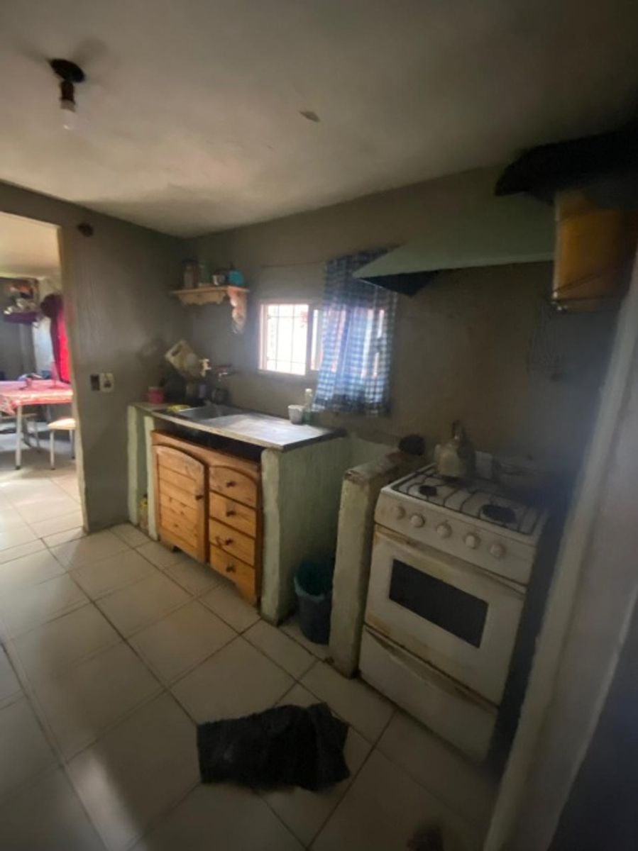 CASA MUTIFAMILIAR EN VENTA - CASTELAR NORTE - 5