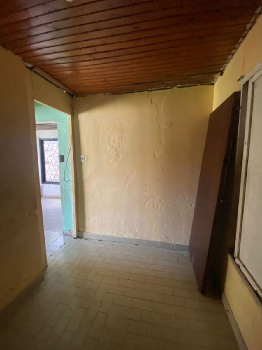 CASA MUTIFAMILIAR EN VENTA - CASTELAR NORTE - 6