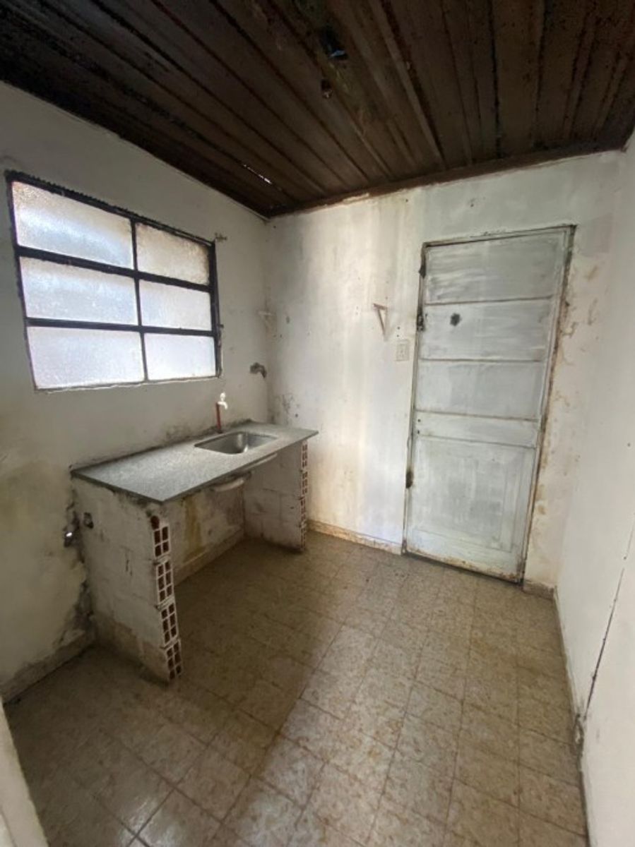 CASA MUTIFAMILIAR EN VENTA - CASTELAR NORTE - 10