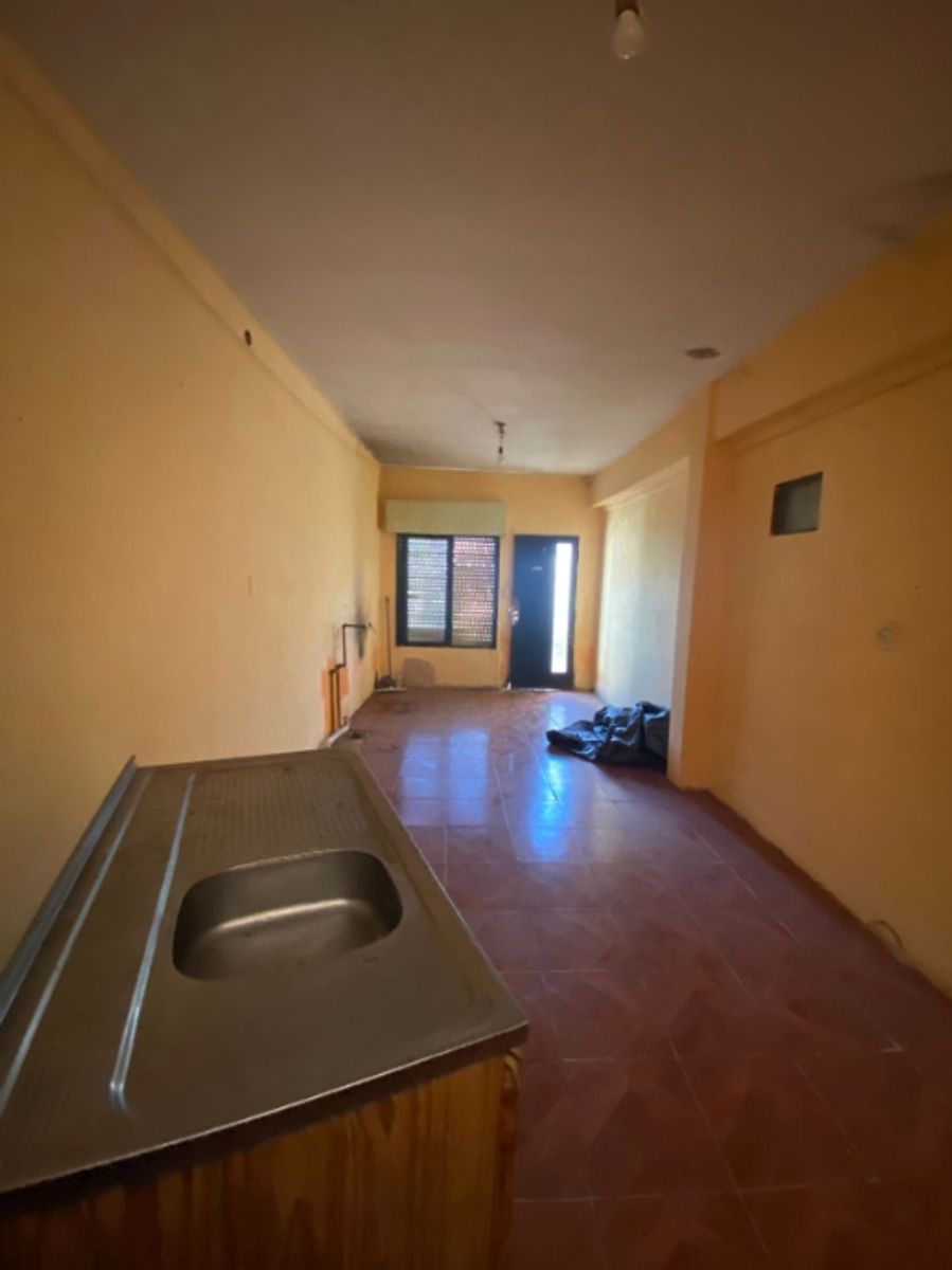 CASA MUTIFAMILIAR EN VENTA - CASTELAR NORTE - 11