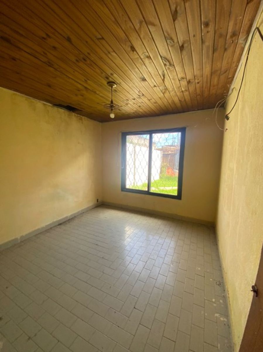 CASA MUTIFAMILIAR EN VENTA - CASTELAR NORTE - 13
