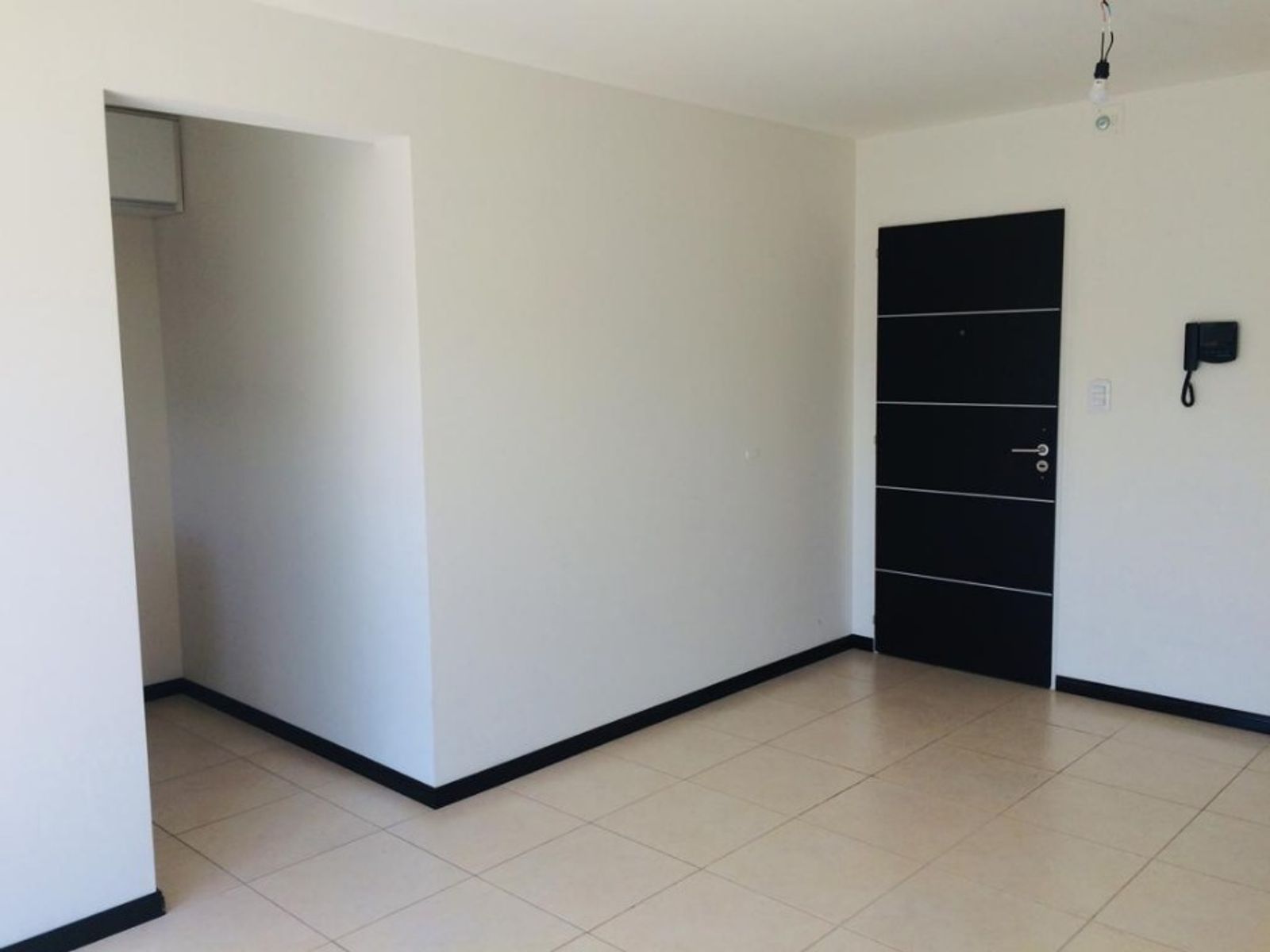 DEPARTAMENTO DE 2 AMBIENTES CON COCHERA EN VENTA - MORON CENTRO - 3