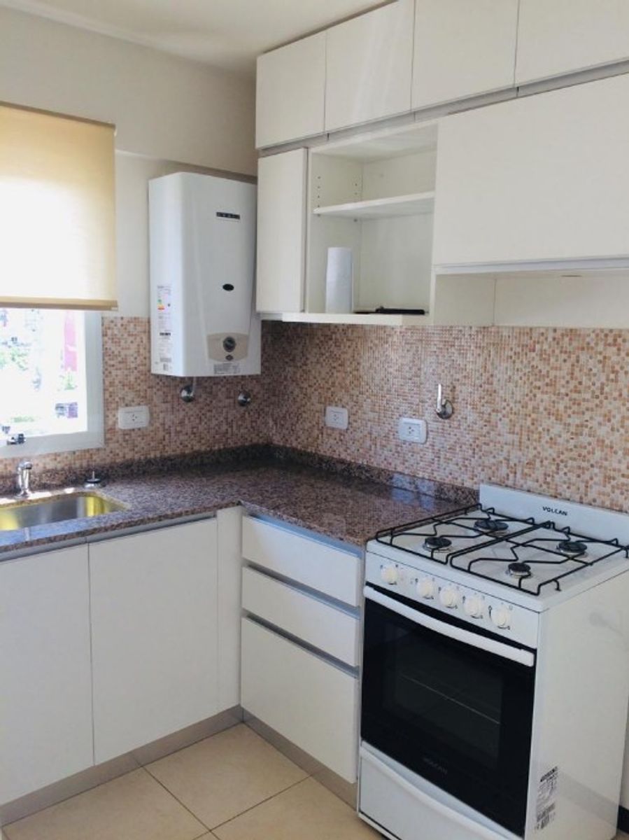DEPARTAMENTO DE 2 AMBIENTES CON COCHERA EN VENTA - MORON CENTRO - 6