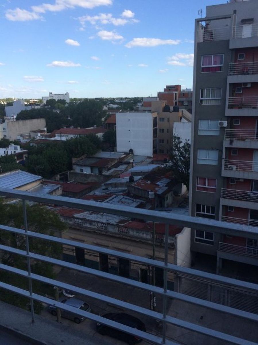 DEPARTAMENTO DE 2 AMBIENTES EN VENTA - MORON CENTRO - 1