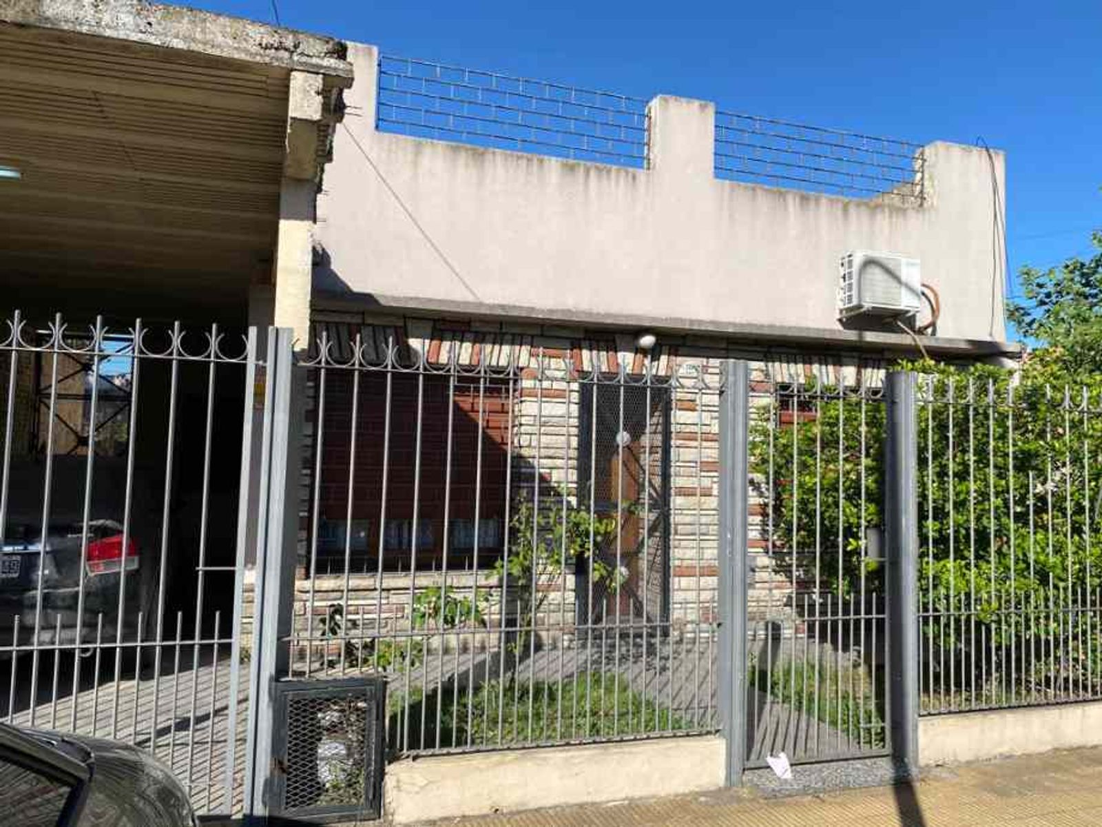 CASA AMERICANA DE 3 AMBIENTES EN VENTA - MORON SUR - 1