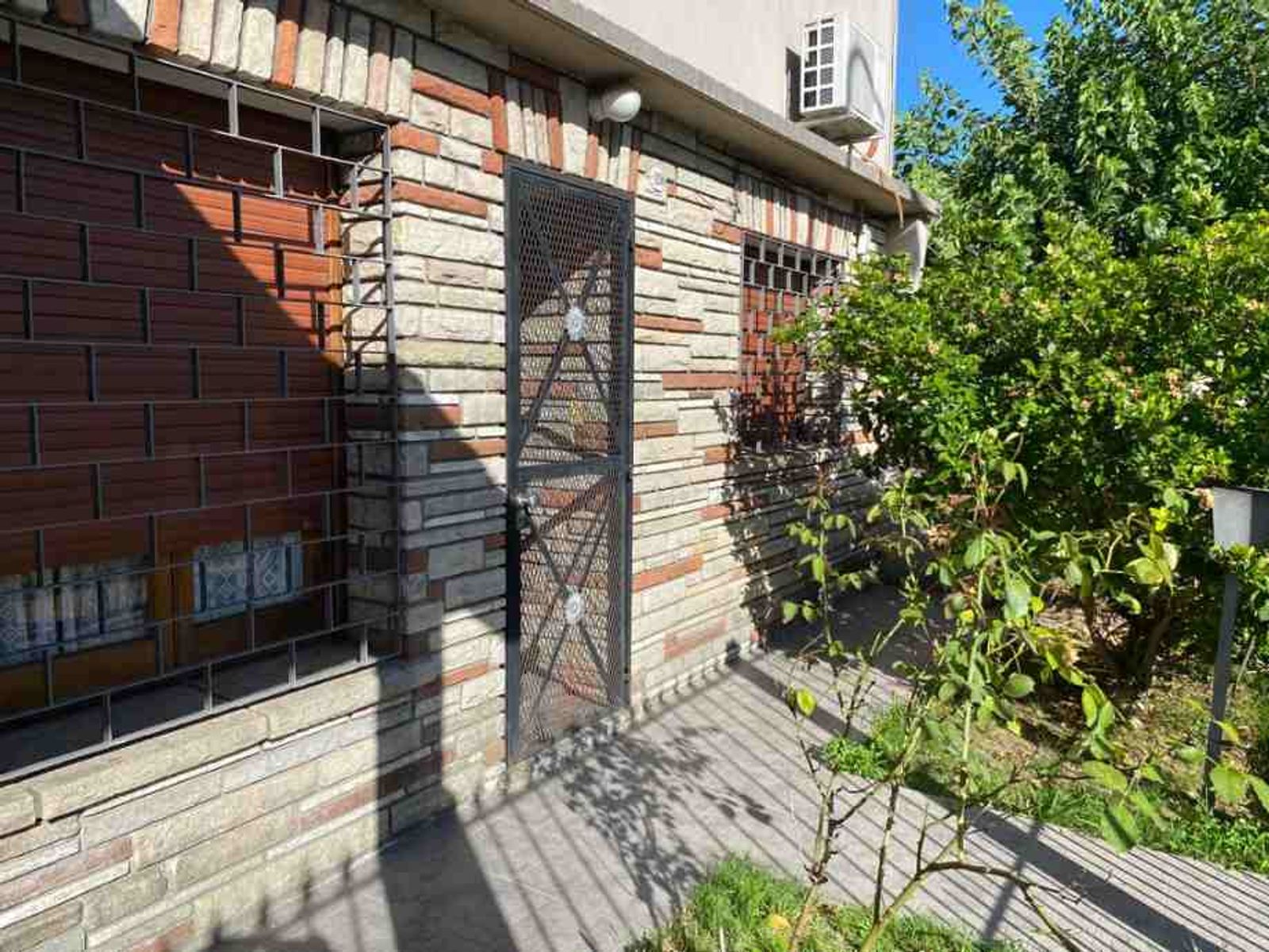 CASA AMERICANA DE 3 AMBIENTES EN VENTA - MORON SUR - 2