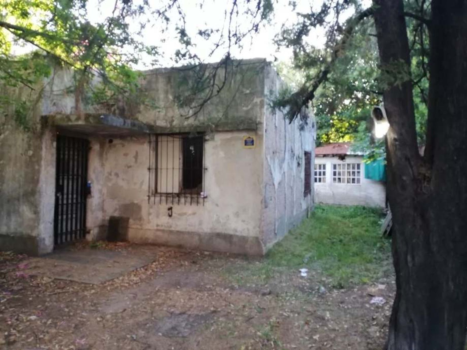 CASA AMERICANA DE 4 AMBIENTES A REFACCIONAR EN VENTA - MORON CENTRO - 2