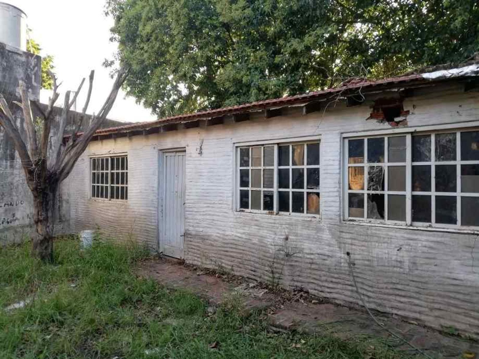 CASA AMERICANA DE 4 AMBIENTES A REFACCIONAR EN VENTA - MORON CENTRO - 3