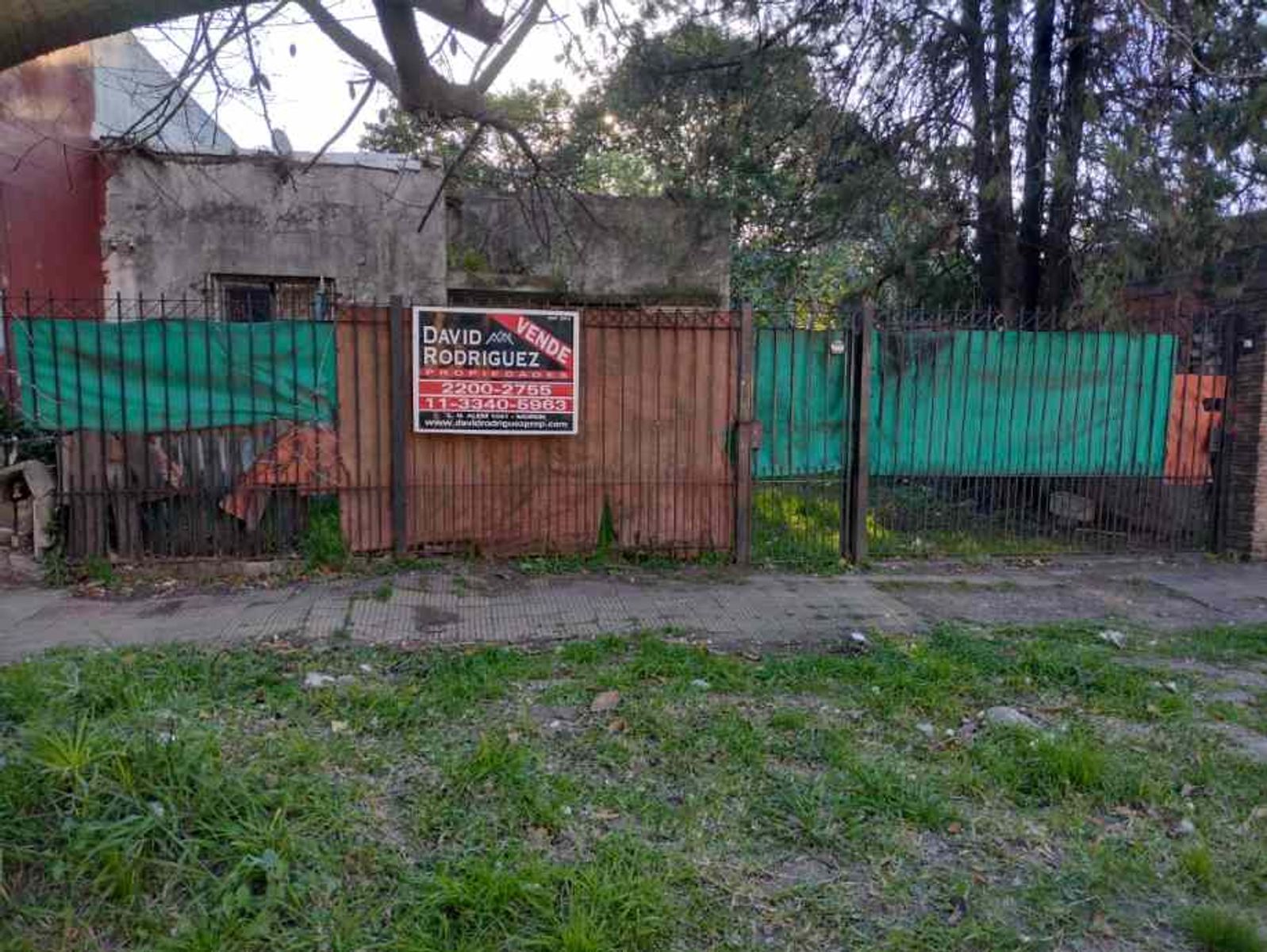 CASA AMERICANA DE 4 AMBIENTES A REFACCIONAR EN VENTA - MORON CENTRO - 5