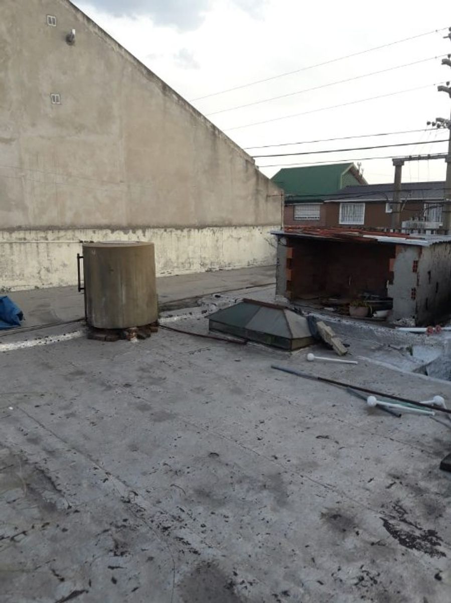 CASA AMERICANA DE 3 AMBIENTES + 2 LOCALES EN VENTA - MORON SUR - 6