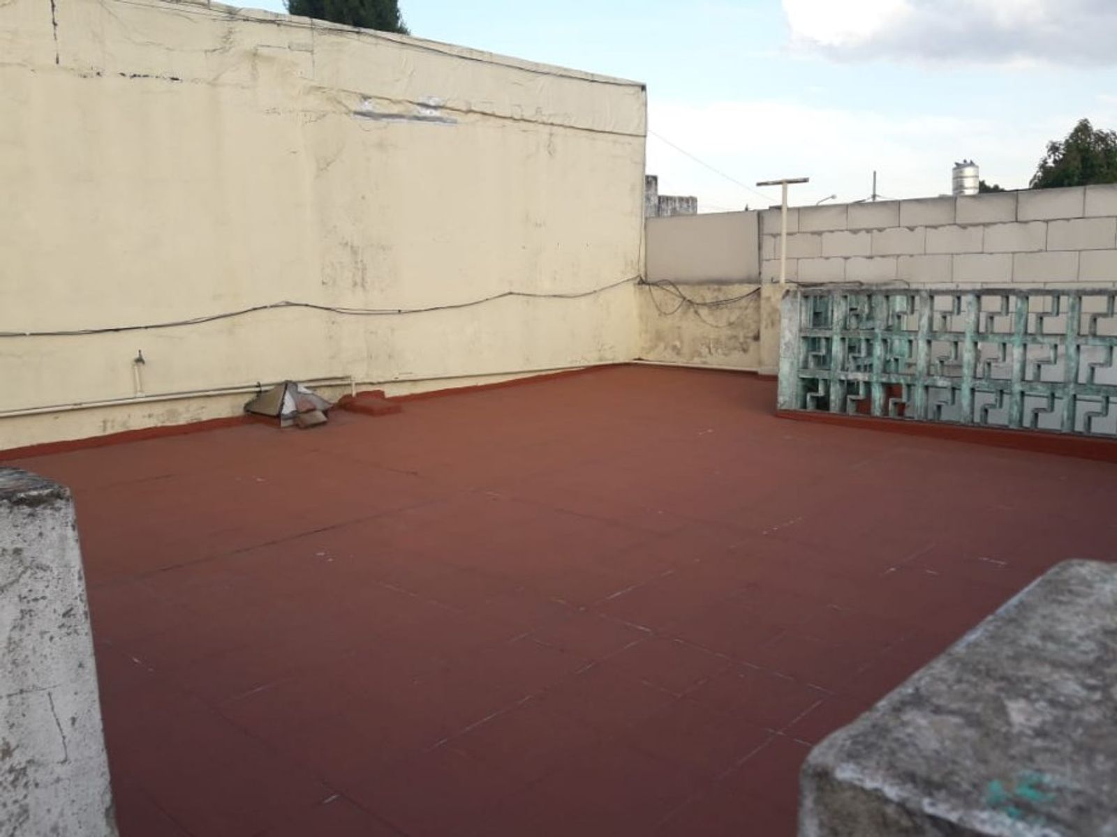 CASA AMERICANA DE 3 AMBIENTES + 2 LOCALES EN VENTA - MORON SUR - 10