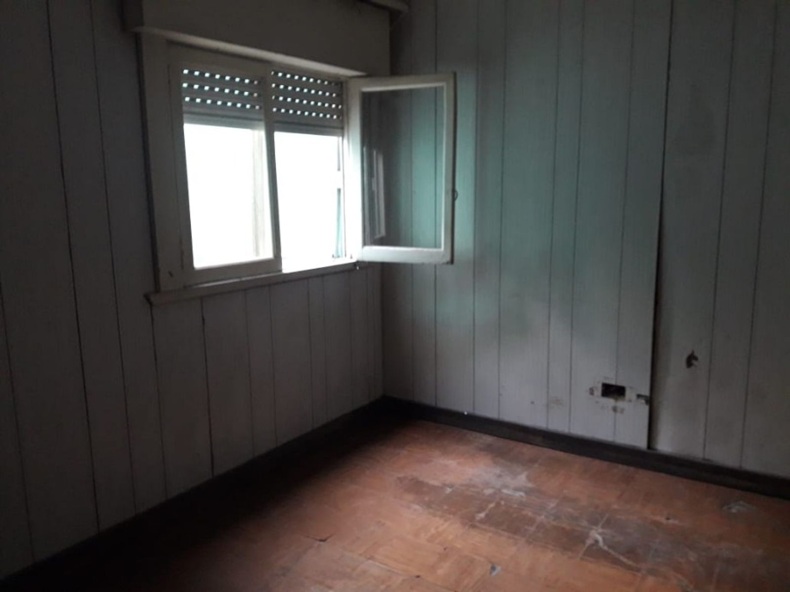 CASA AMERICANA DE 3 AMBIENTES + 2 LOCALES EN VENTA - MORON SUR - 12