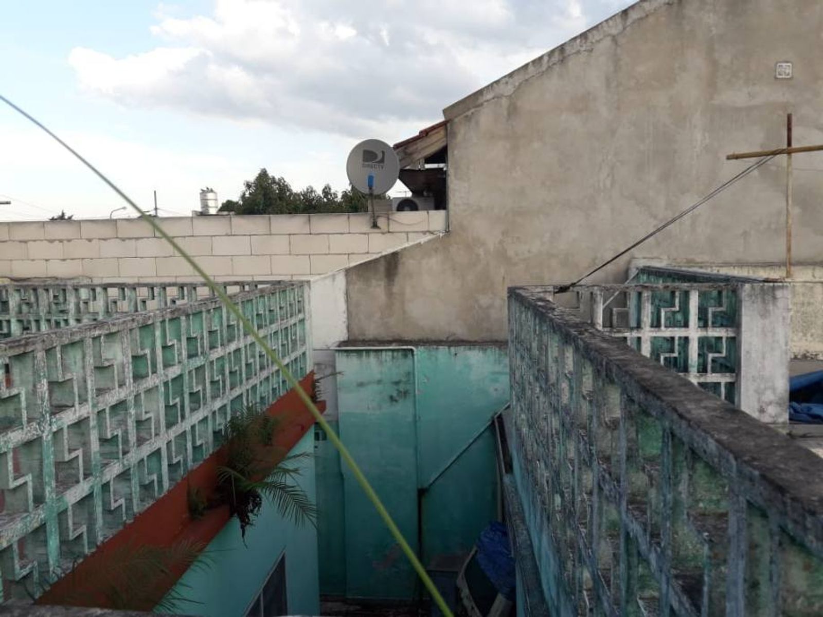CASA AMERICANA DE 3 AMBIENTES + 2 LOCALES EN VENTA - MORON SUR - 13
