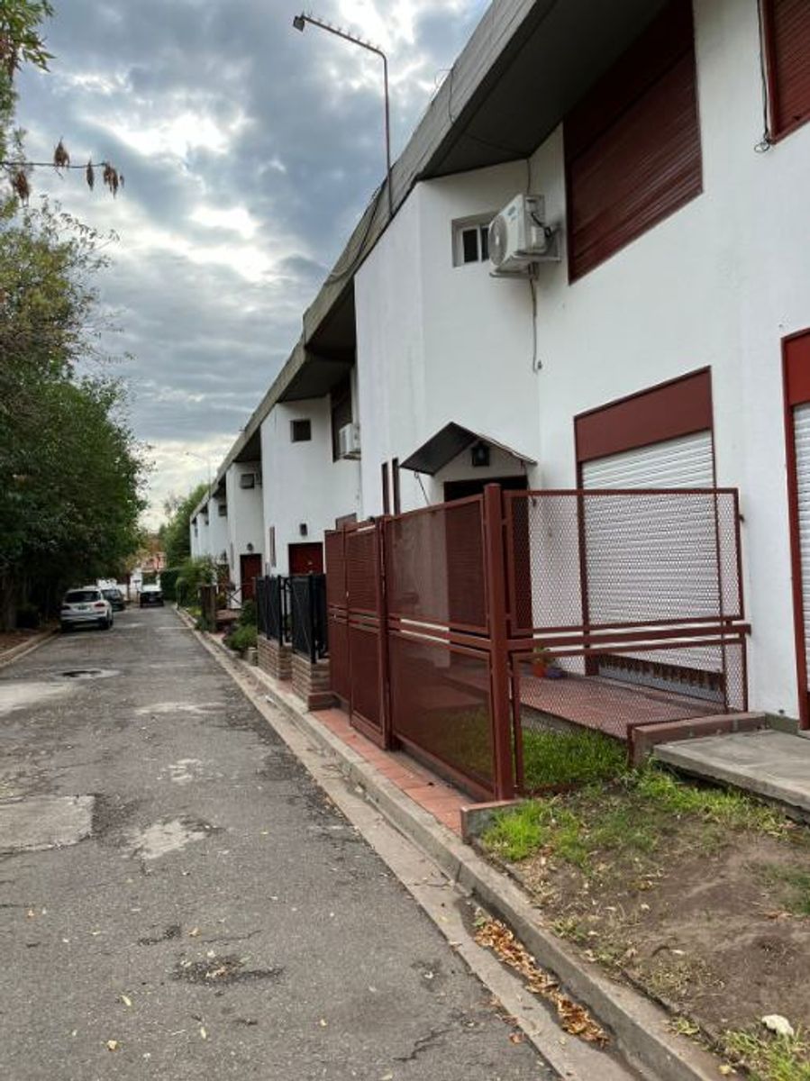CASA PH DE 4 AMBIENTES