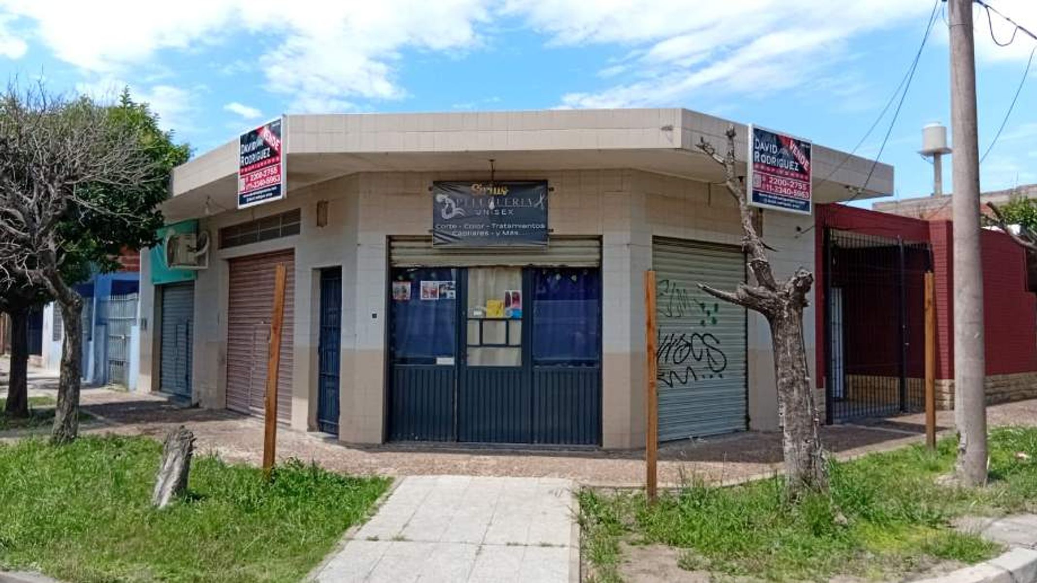 CASA CON 3 LOCALES COMERCIALES EN VENTA EN MORON SUR - 2