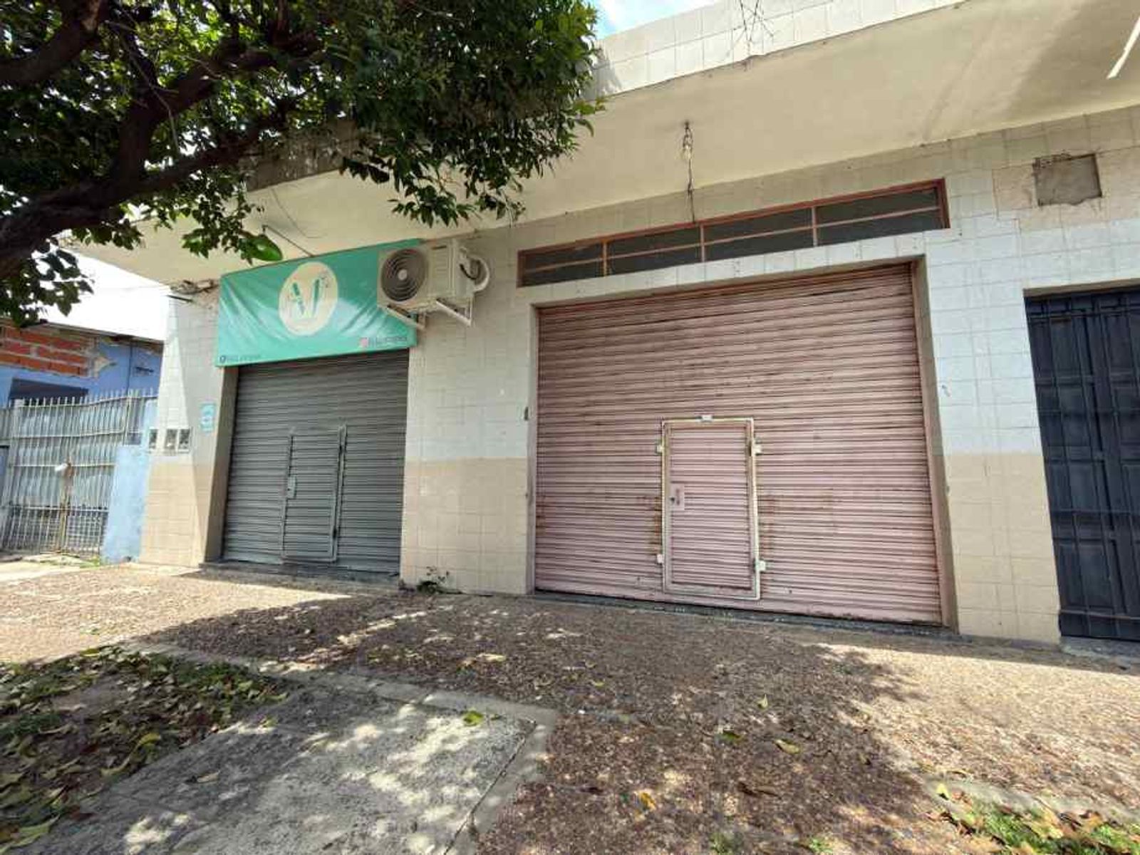 CASA CON 3 LOCALES COMERCIALES EN VENTA EN MORON SUR - 3