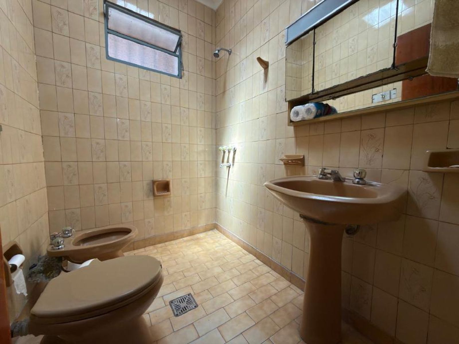 CASA CON 3 LOCALES COMERCIALES EN VENTA EN MORON SUR - 10