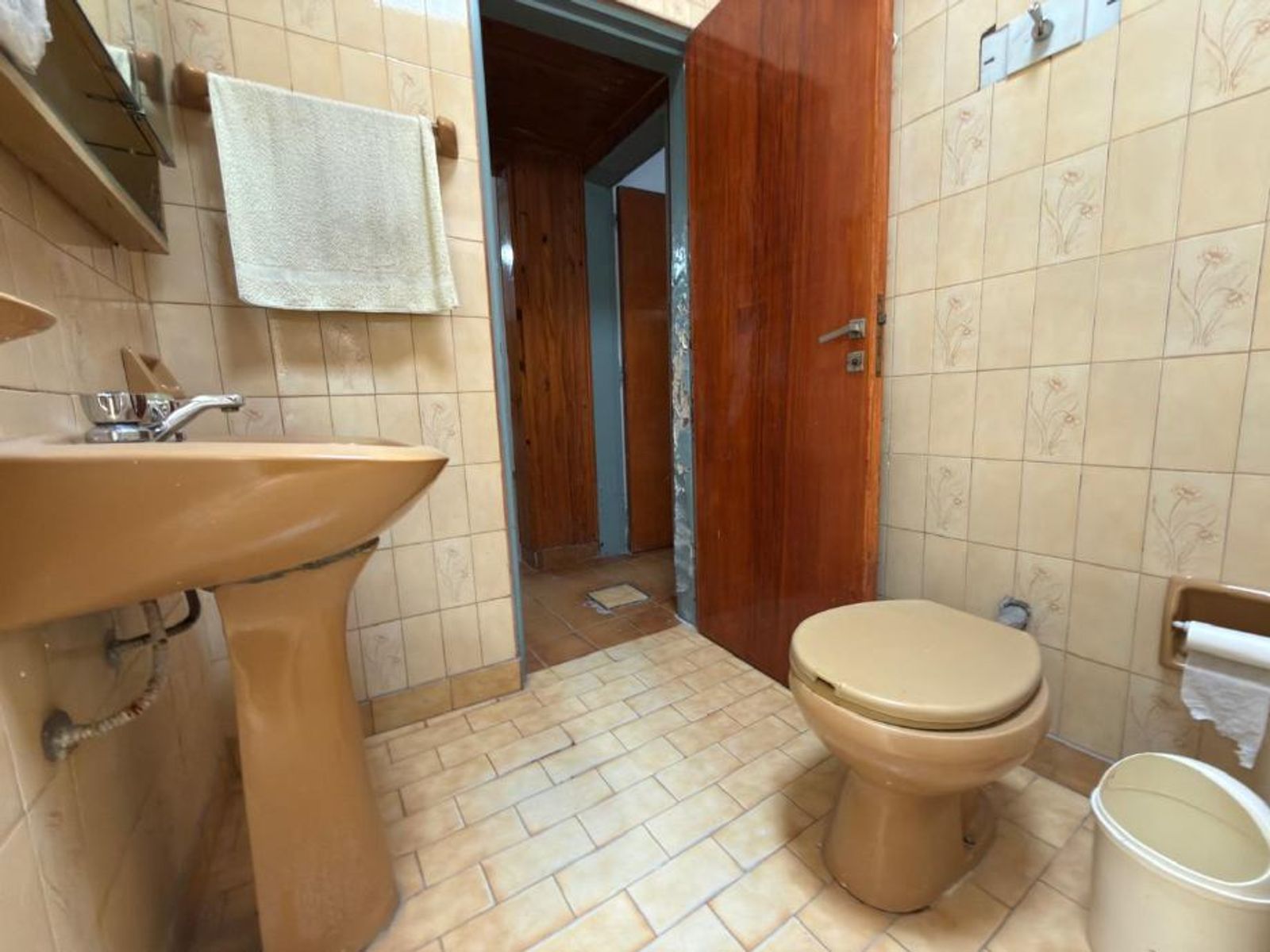 CASA CON 3 LOCALES COMERCIALES EN VENTA EN MORON SUR - 12