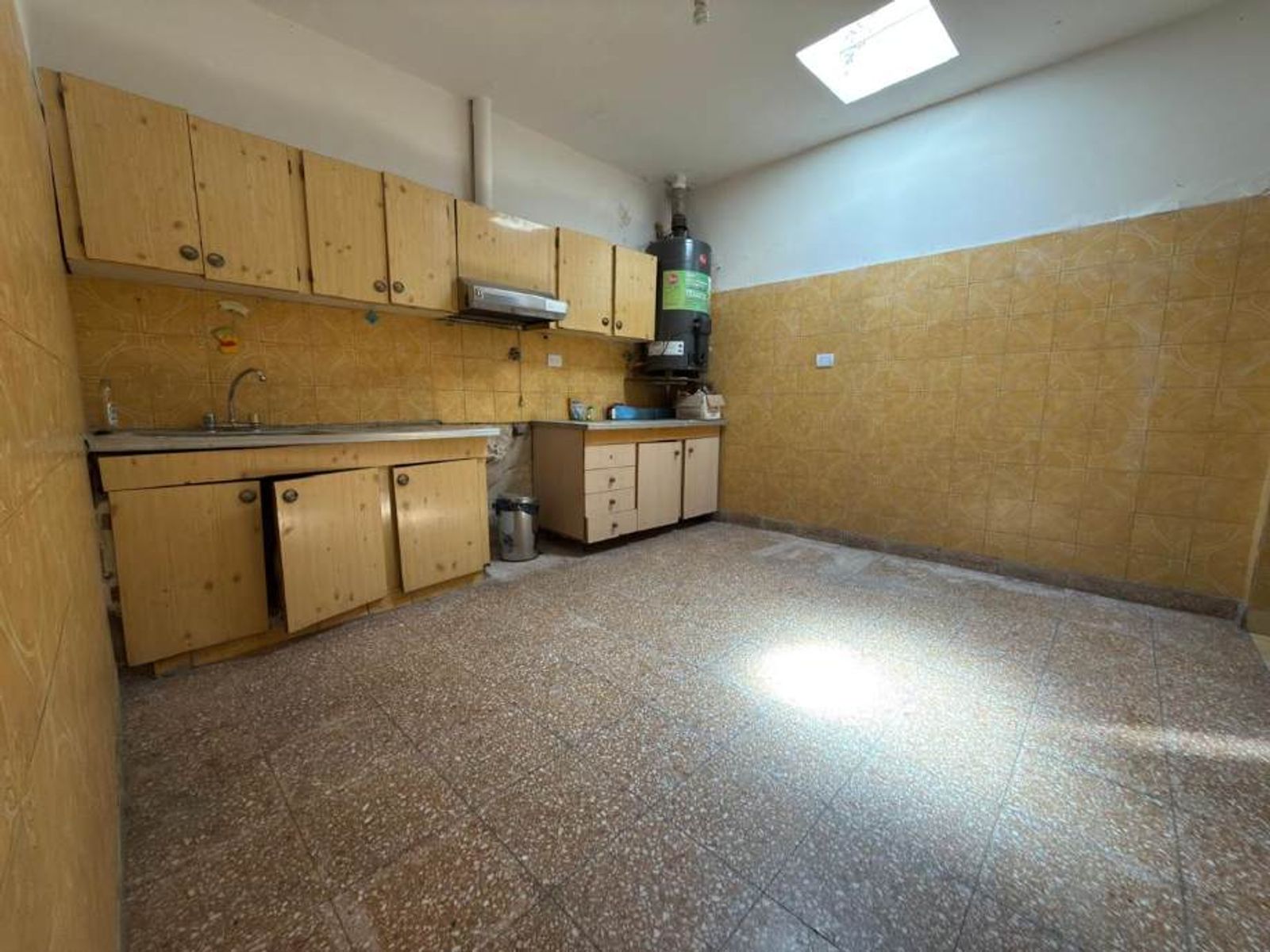 CASA CON 3 LOCALES COMERCIALES EN VENTA EN MORON SUR - 17