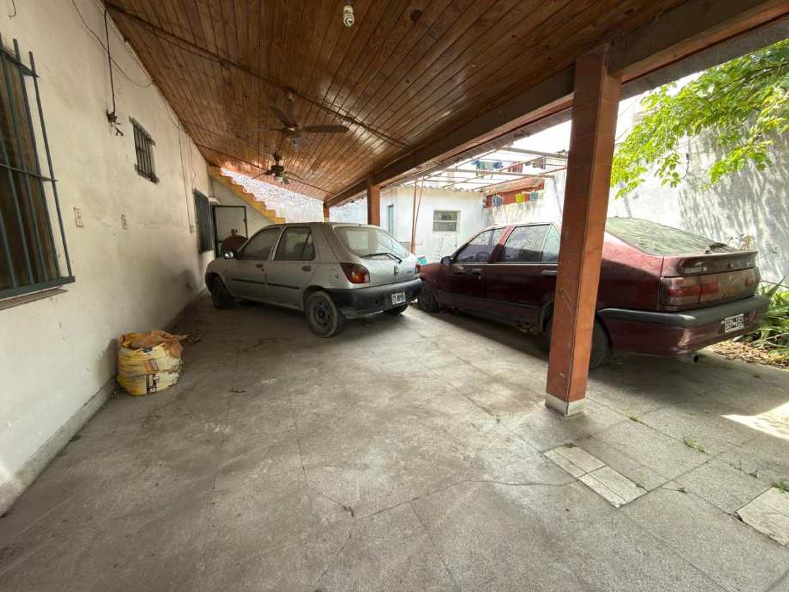 CASA CON 3 LOCALES COMERCIALES EN VENTA EN MORON SUR - 21
