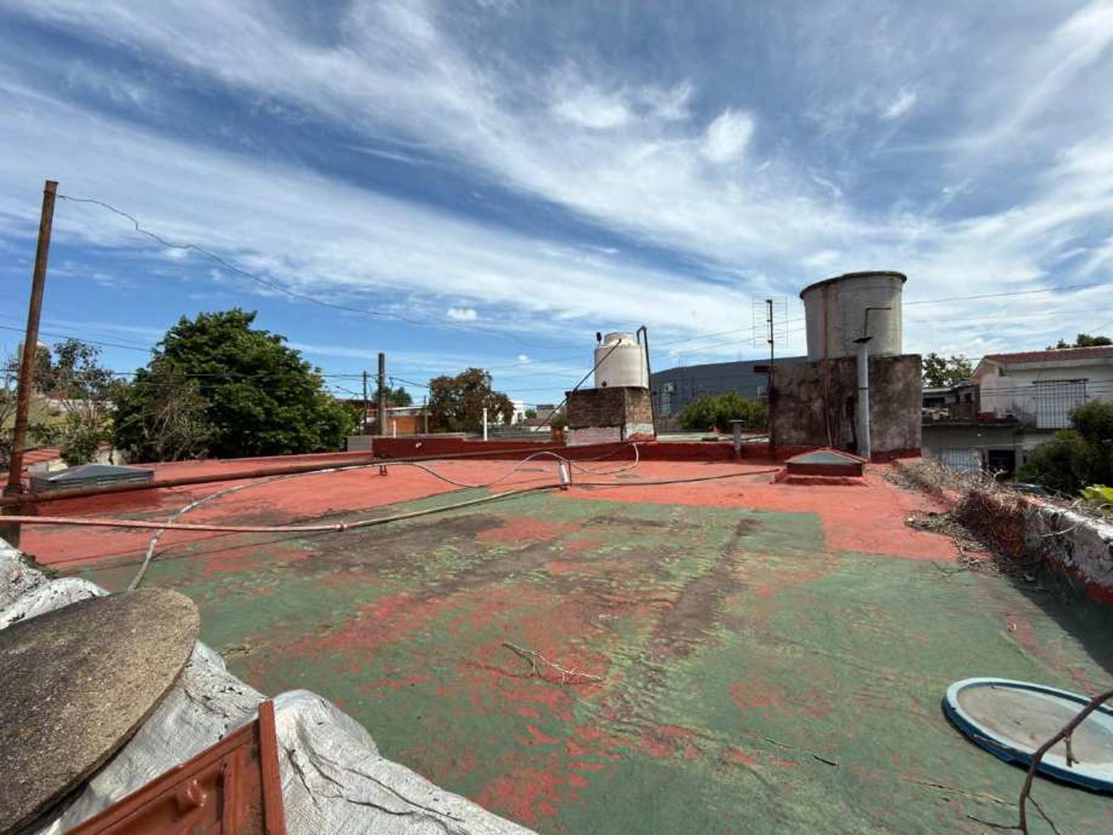 CASA CON 3 LOCALES COMERCIALES EN VENTA EN MORON SUR - 22